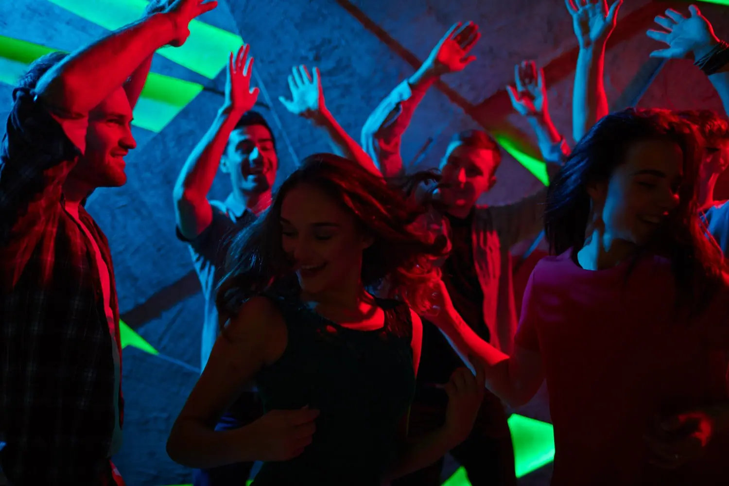 Nocne kluby muzyczne w Gdańsku: przewodnik po gatunkach