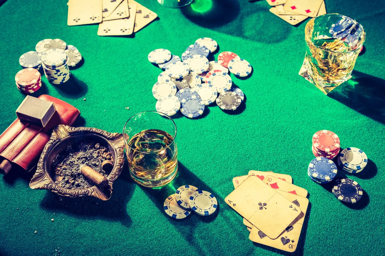 Domowy poker night: jak przygotować profesjonalny turniej